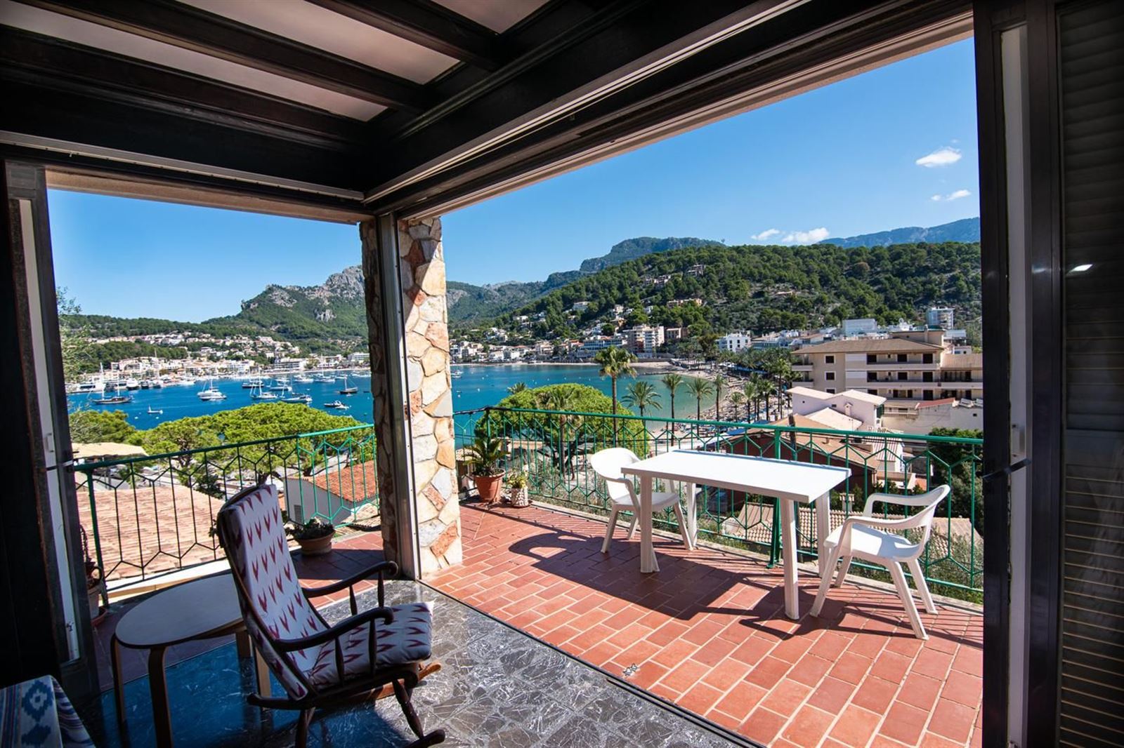 FLAT WITH TERRACE - CENTRALLY LOCATED - SUNNY - PUERTO SÓLLER 
