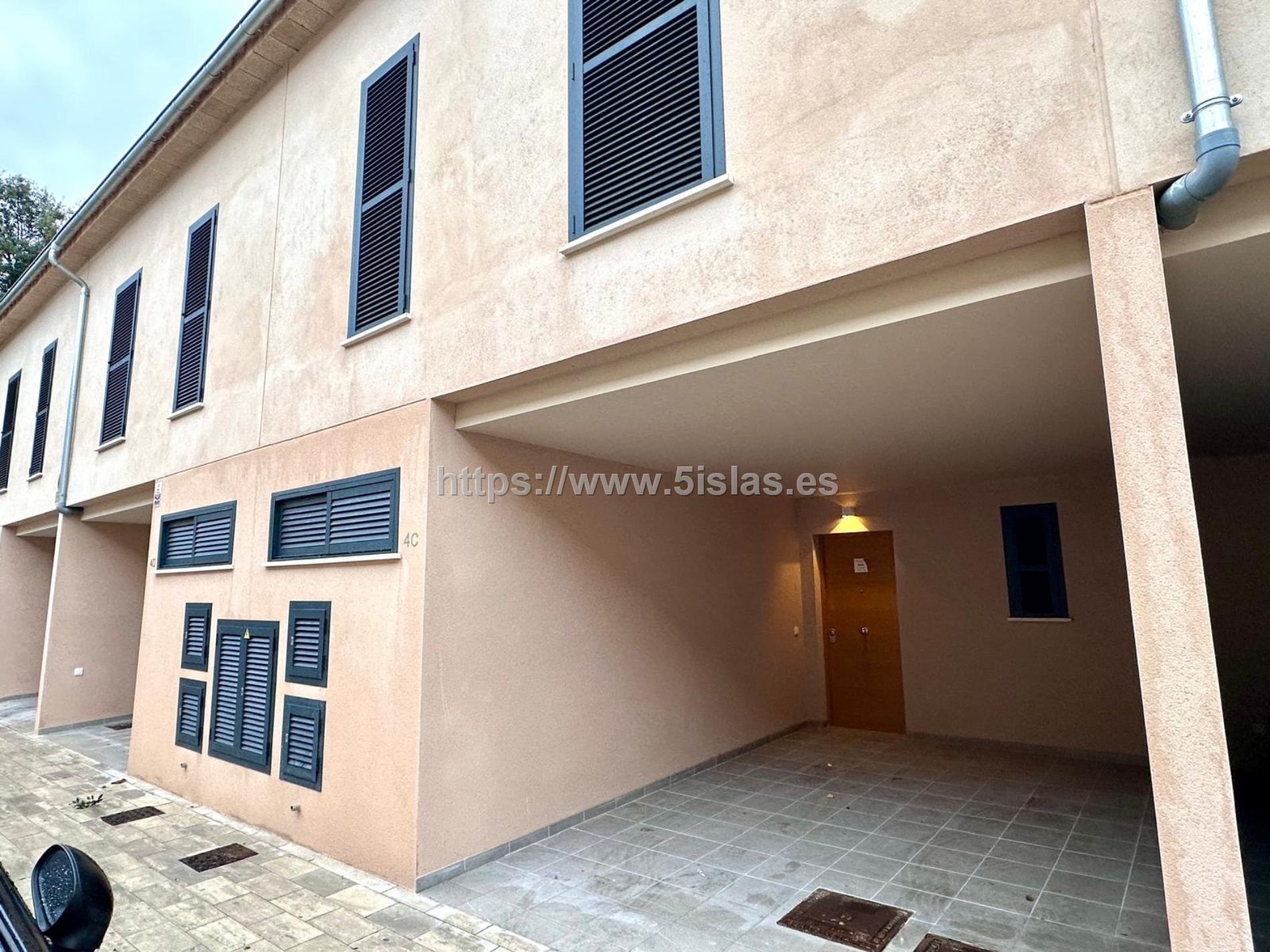 adosado de 4 dormitorios a estrenar