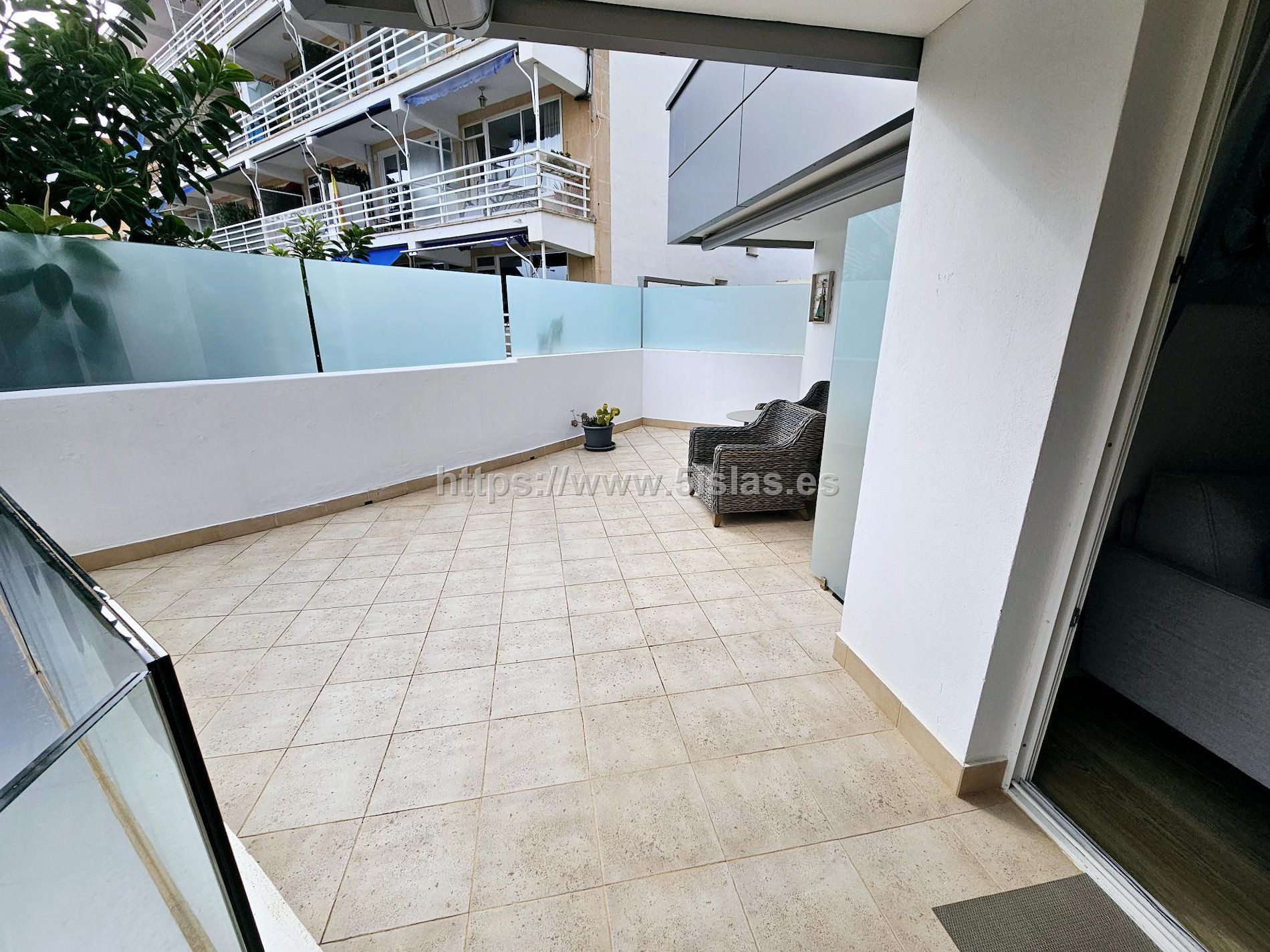 Palma Nova, apartamento con amplia terraza frente playa