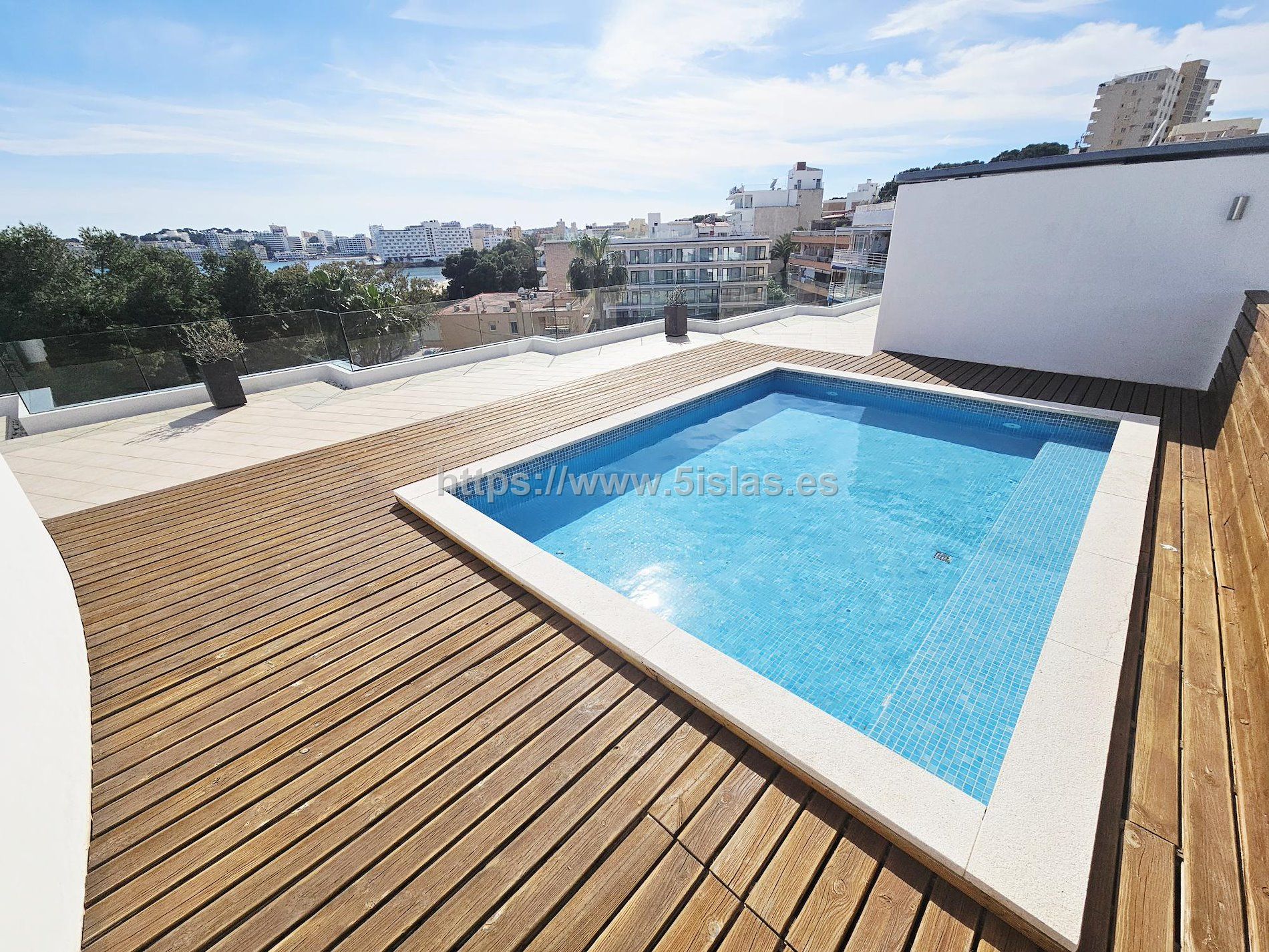 Palma Nova, apartamento con amplia terraza frente playa