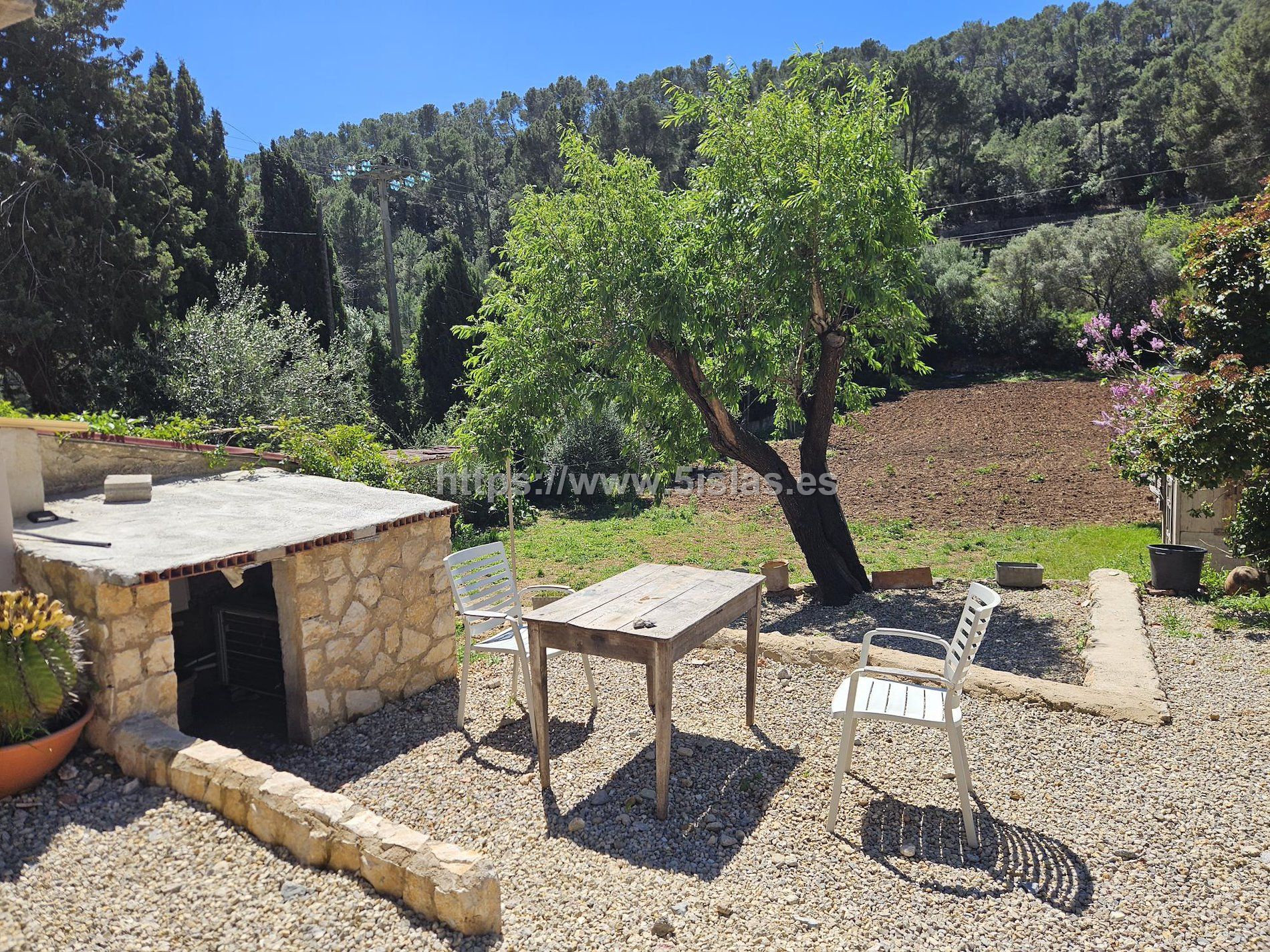 Finca  rústica con casa reformada