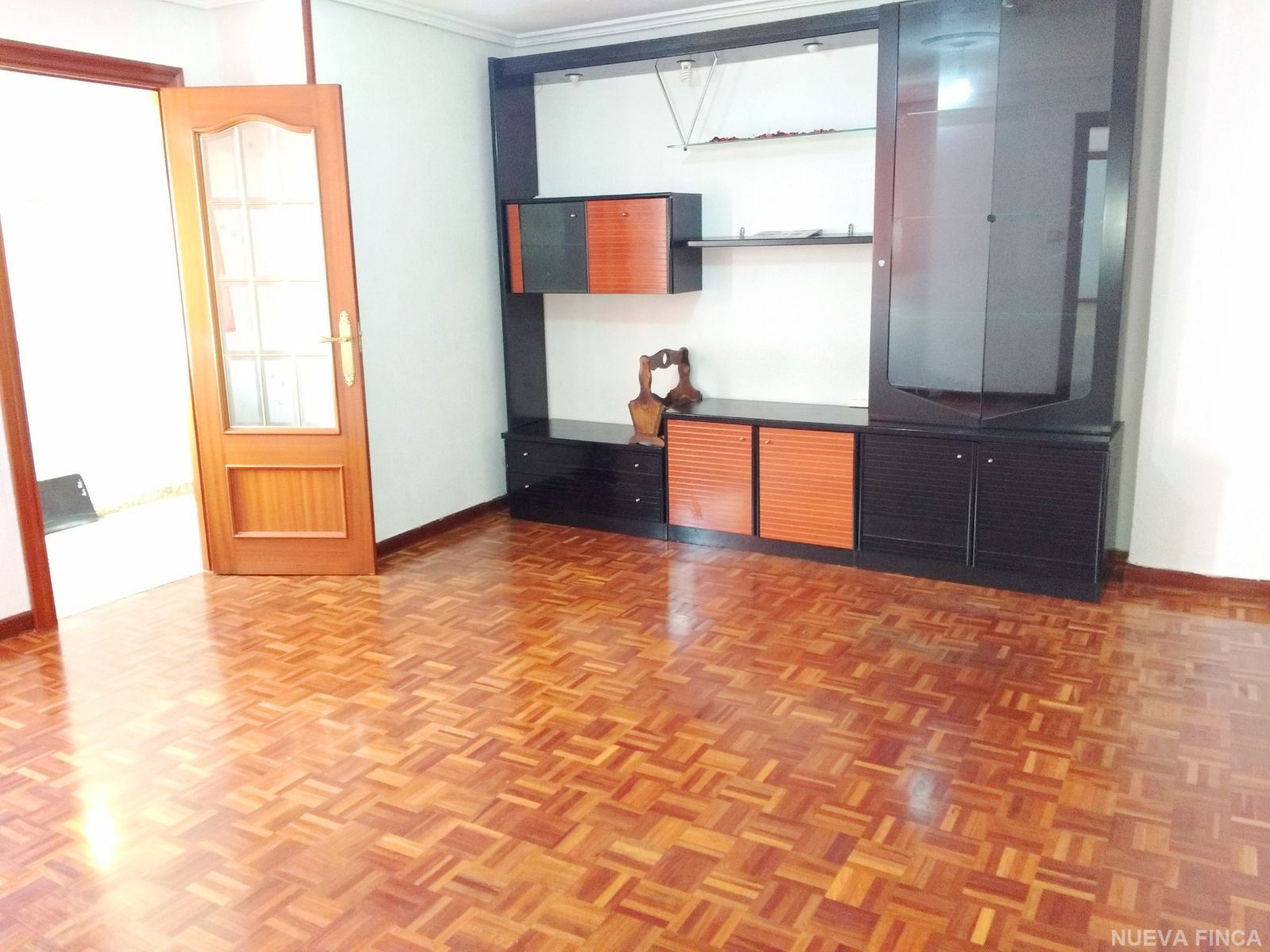PISO / APARTAMENTO. BURGOS , Zona BARRIO SAN PEDRO