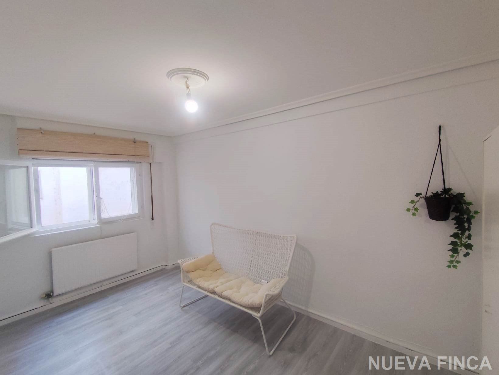 PISO / APARTAMENTO. BURGOS , Zona GAMONAL