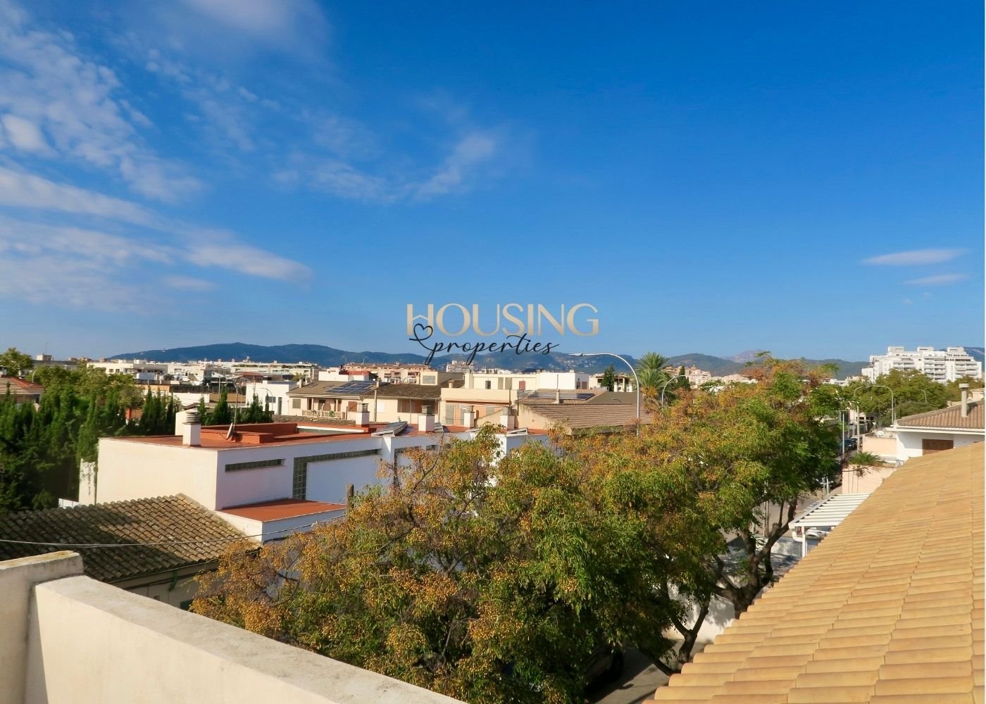 ADOSADO CON TERRAZA SOLARIUM Y GARAJE EN EL AMANECER