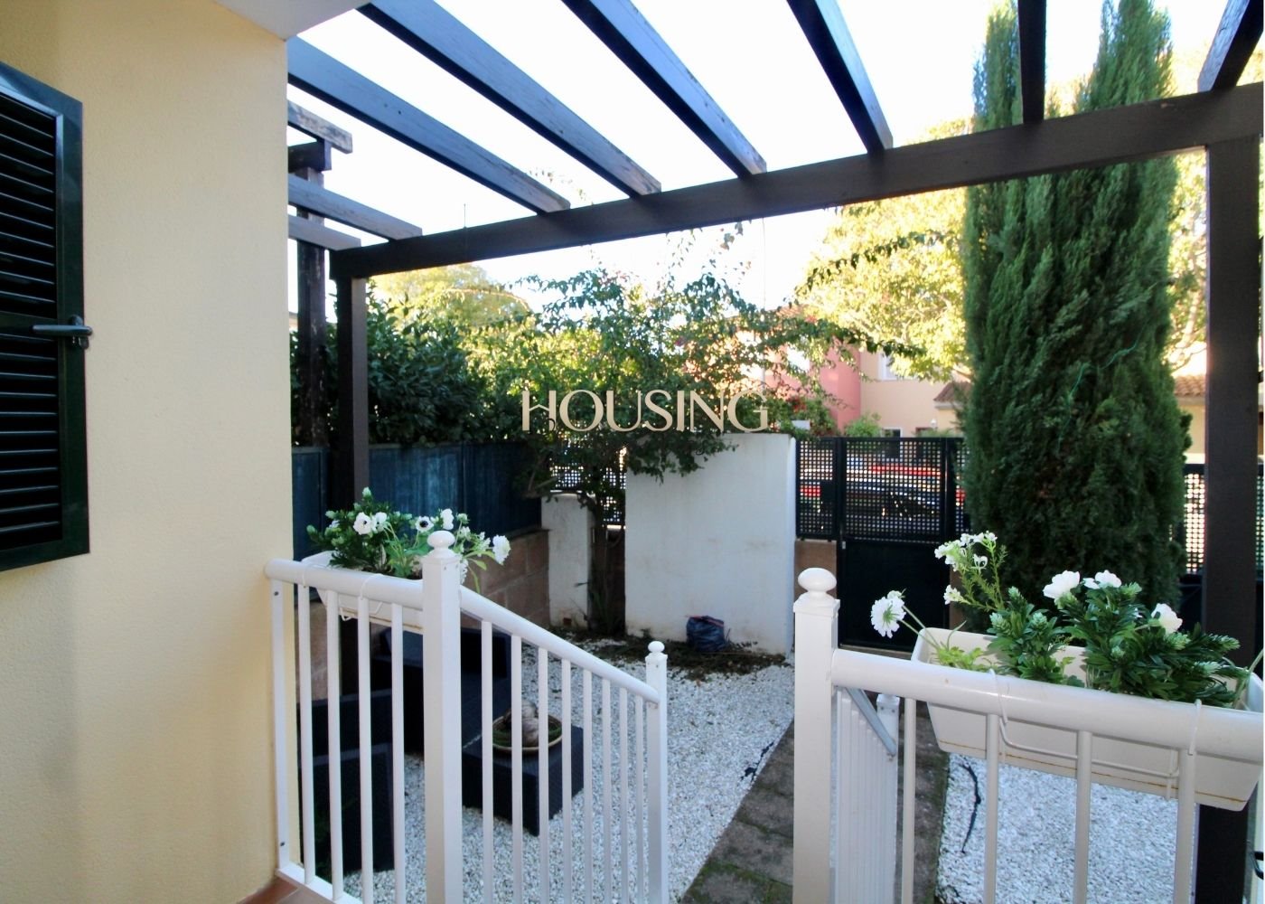 ADOSADO EN RESIDENCIAL CON PISCINAS Y JARDINES EN LA VILETA/SON SERRA