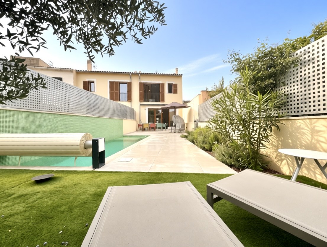 ADOSADO CON PISCINA Y JARDÍN EN PÓRTOL (MARRATXÍ)