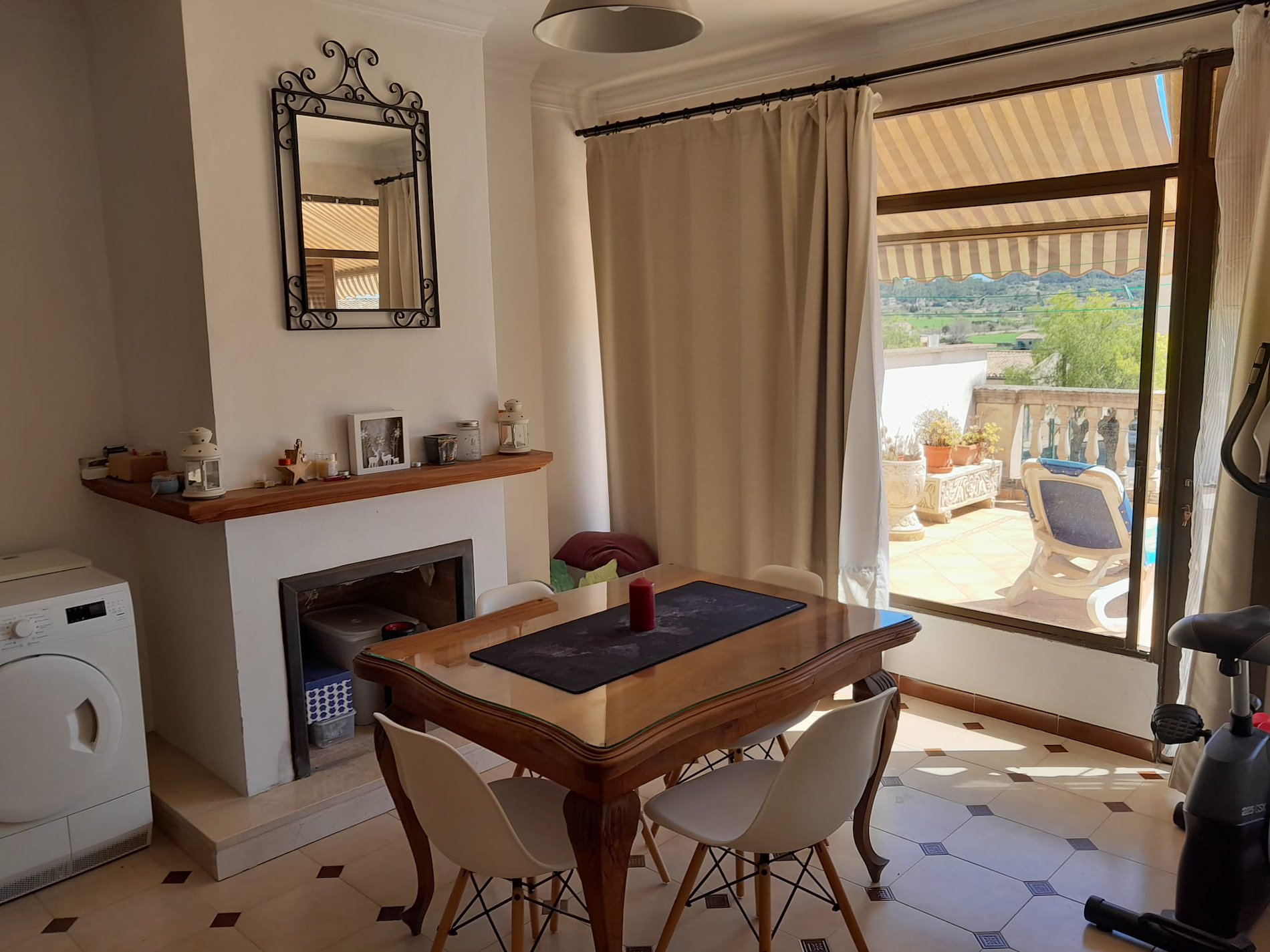 CASA DE PUEBLO CON TERRAZA Y GARAJE EN MONTUIRI