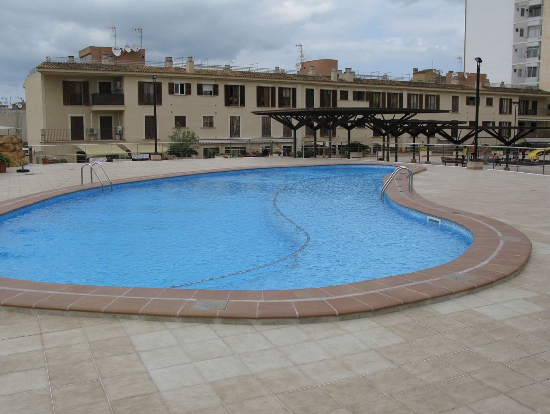 PISO EN RESIDENCIAL CON PISCINA EN PUEBLO MANACOR