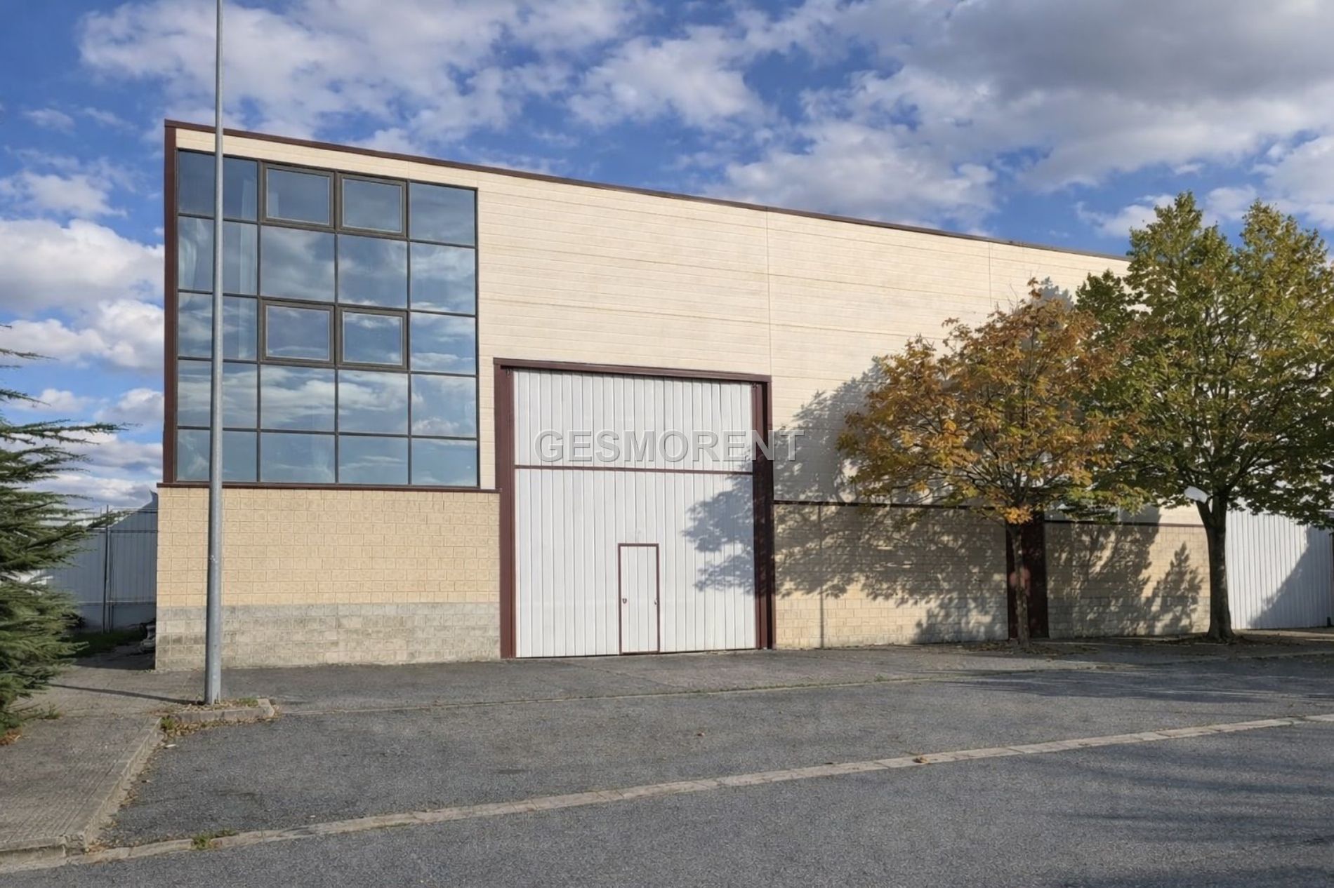 NAVE EN VENTA EN EL POLÍGONO INDUSTRIAL TALLUNTXE, PAMPLONA