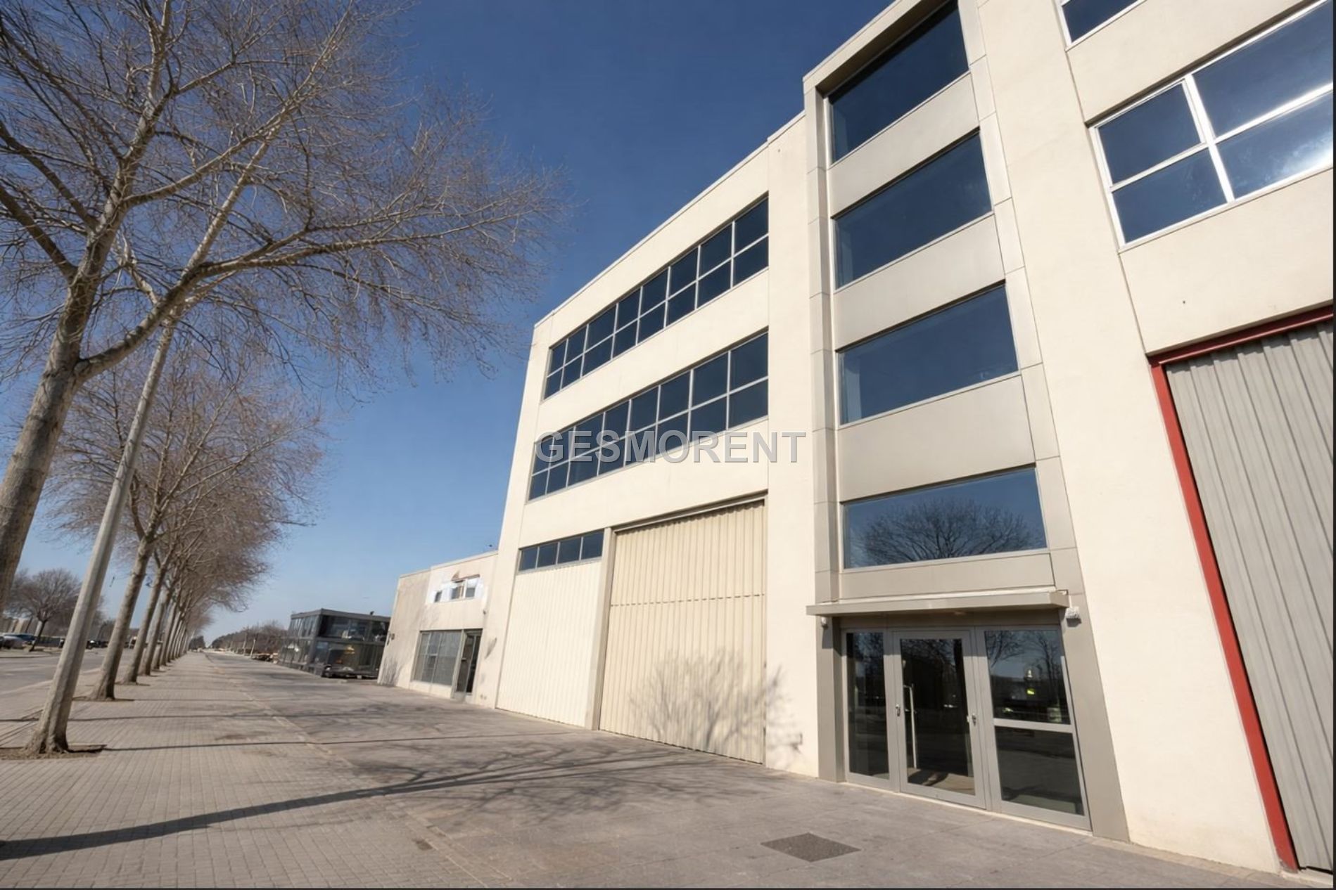 NAVE EN VENTA EN POLÍGONO INDUSTRIAL DE SON OMS