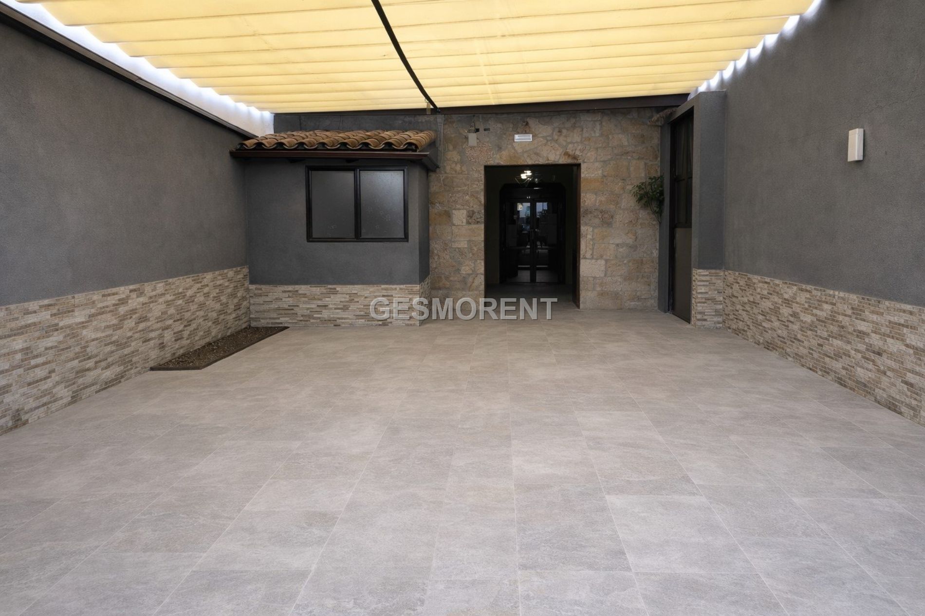 SE VENDE CASA MÁS NEGOCIO EN ES PLA DE MALLORCA