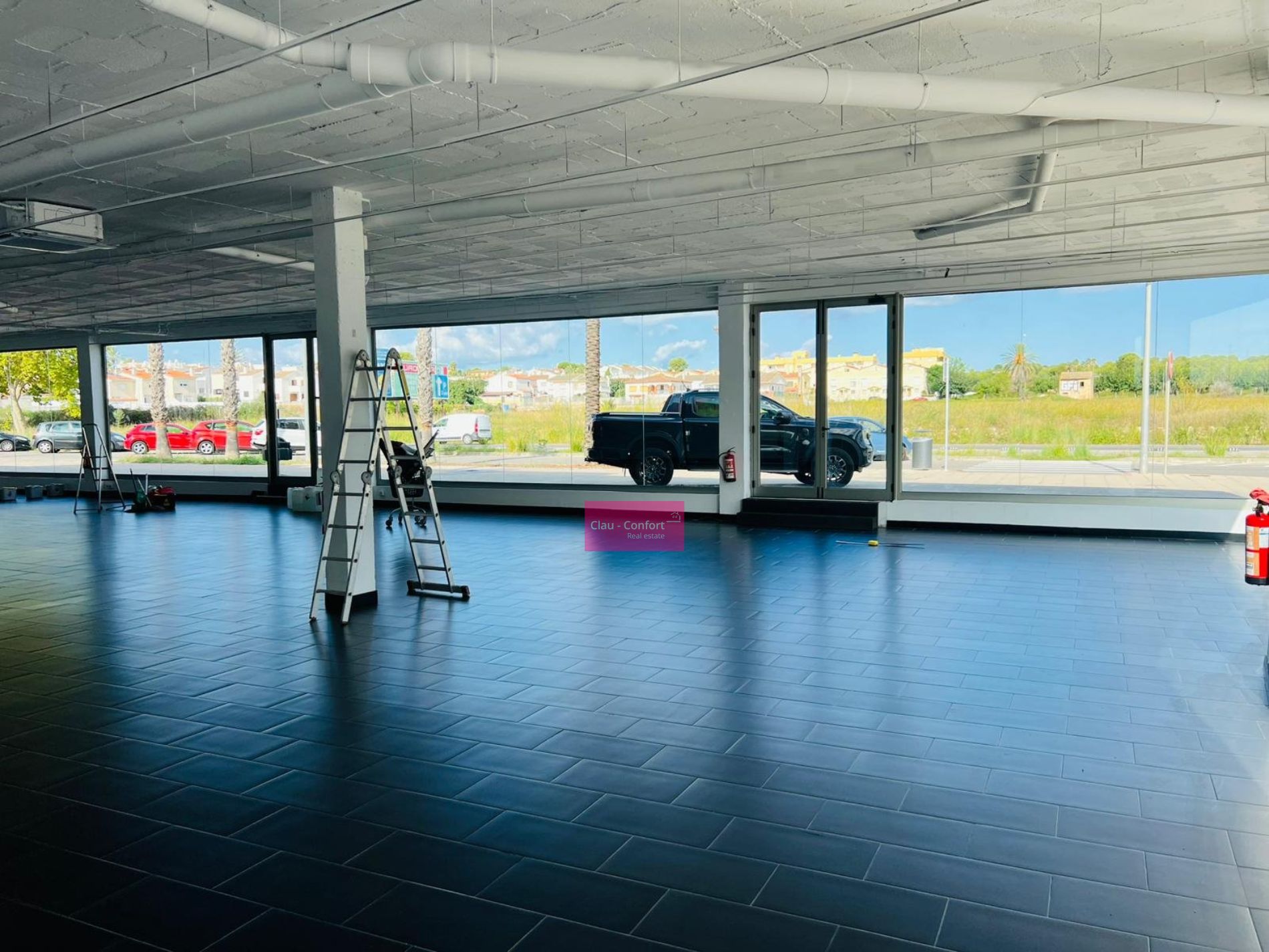 SHOP/PREMISE in TORREDEMBARRA