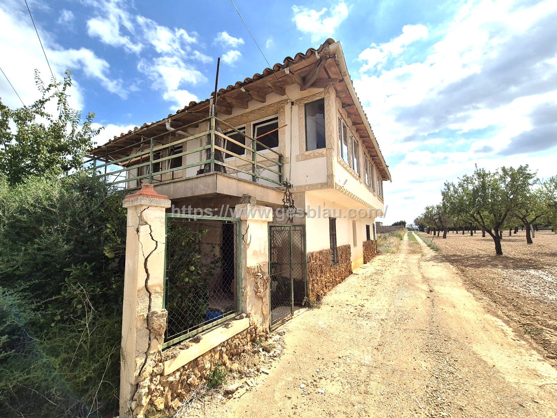Finca Rústica Edificable con casa para Reforma Integral (Tiene agua y electricidad)