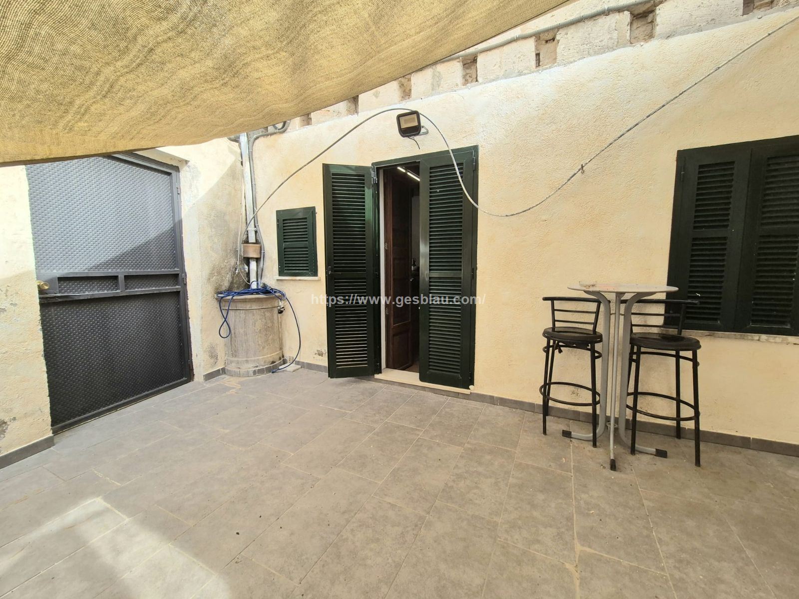 Piso con patio trasero 