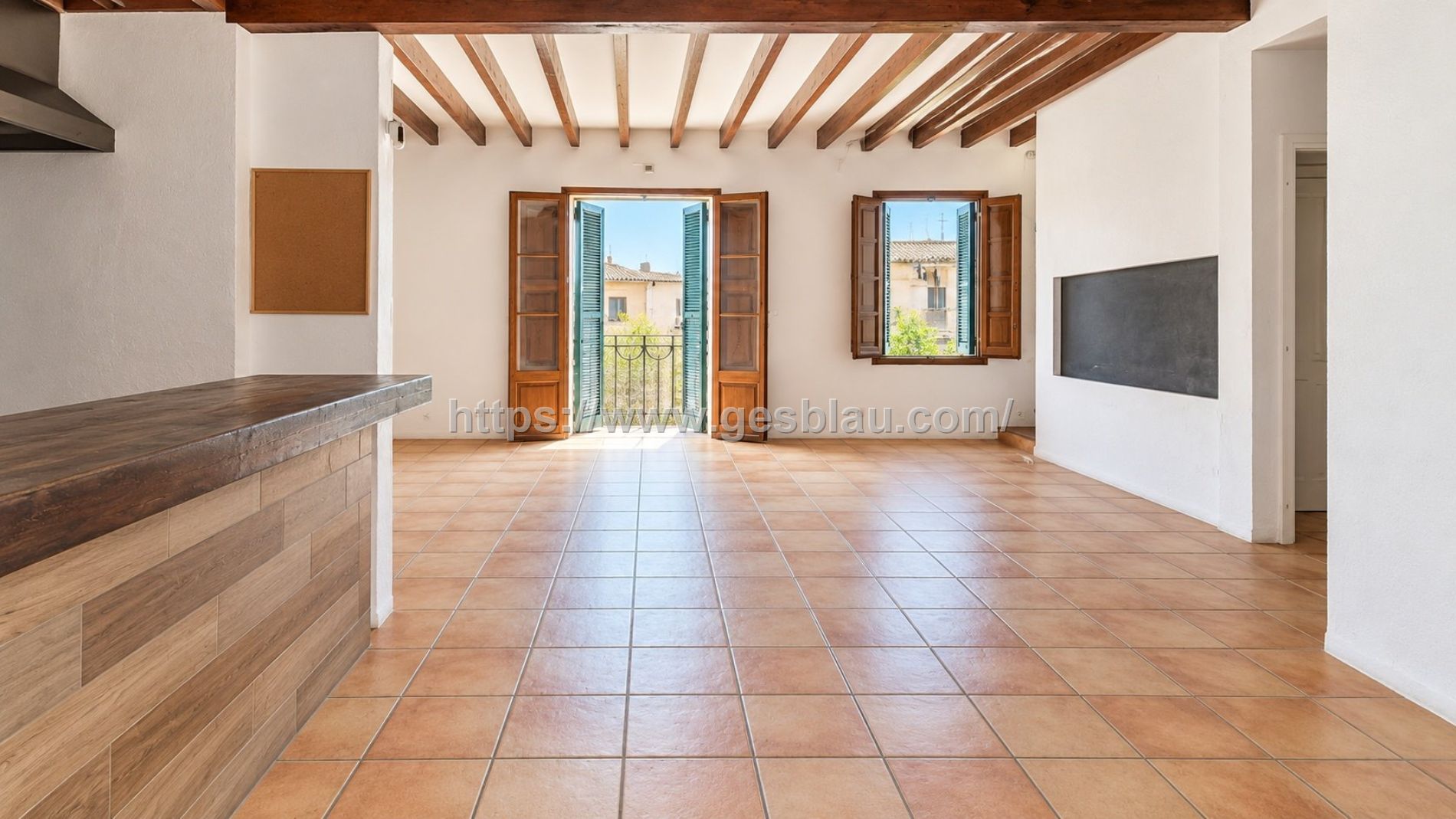 ****Edificio en venta en Campanet con local  y vivienda****