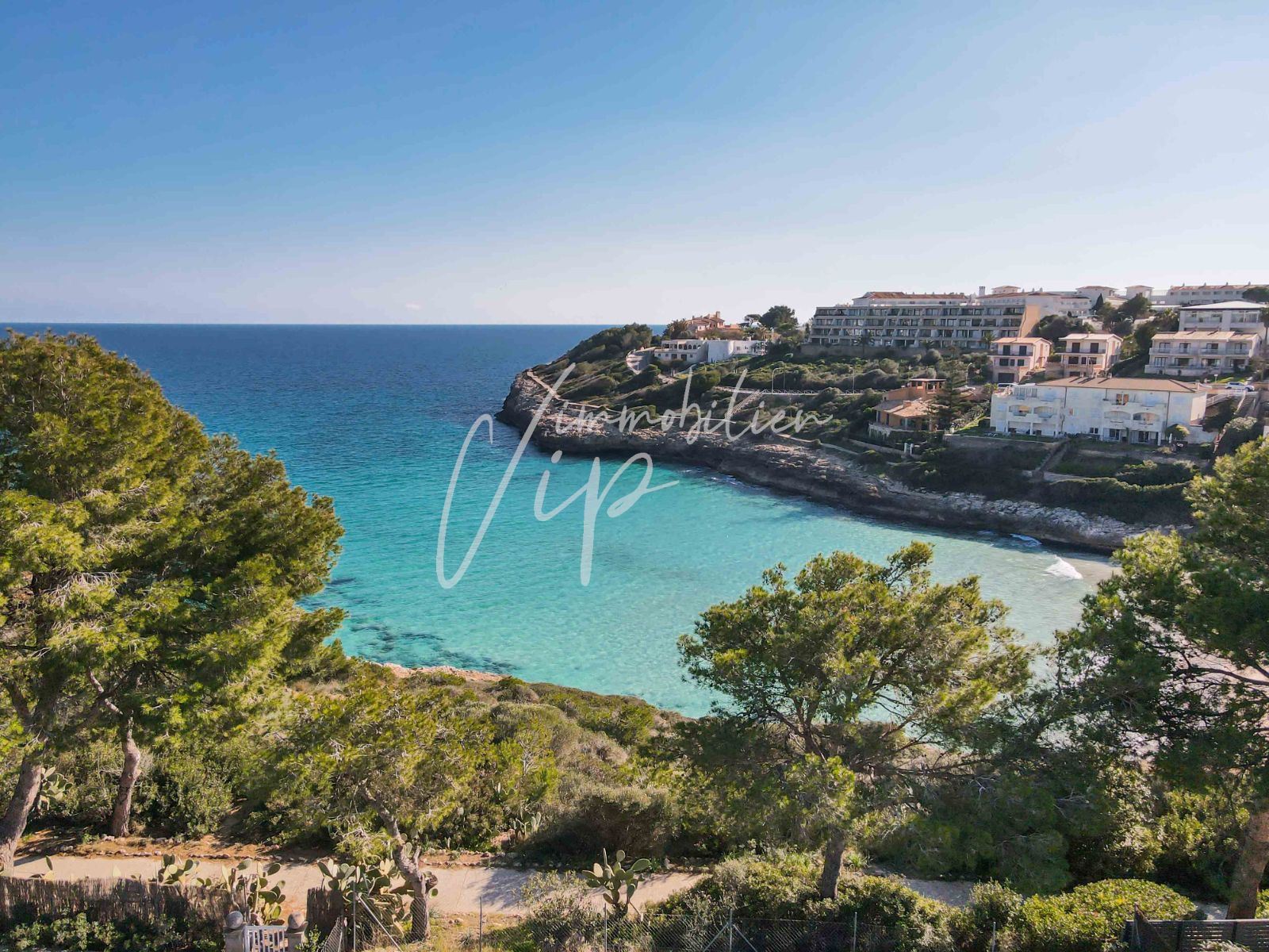Impressive, state-of-the-art luxury villa on the first line of the coast in the east of Mallorca. 