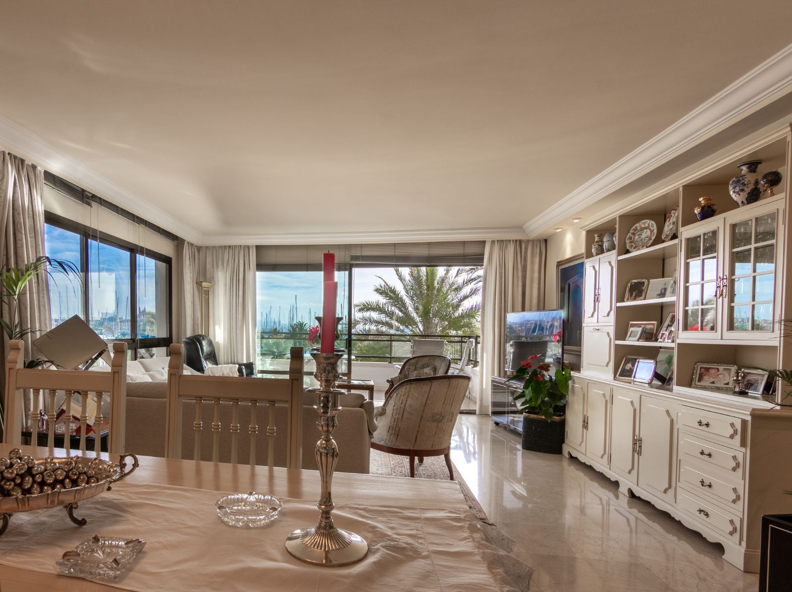 Large flat in the first line of the Paseo Marítimo of Palma