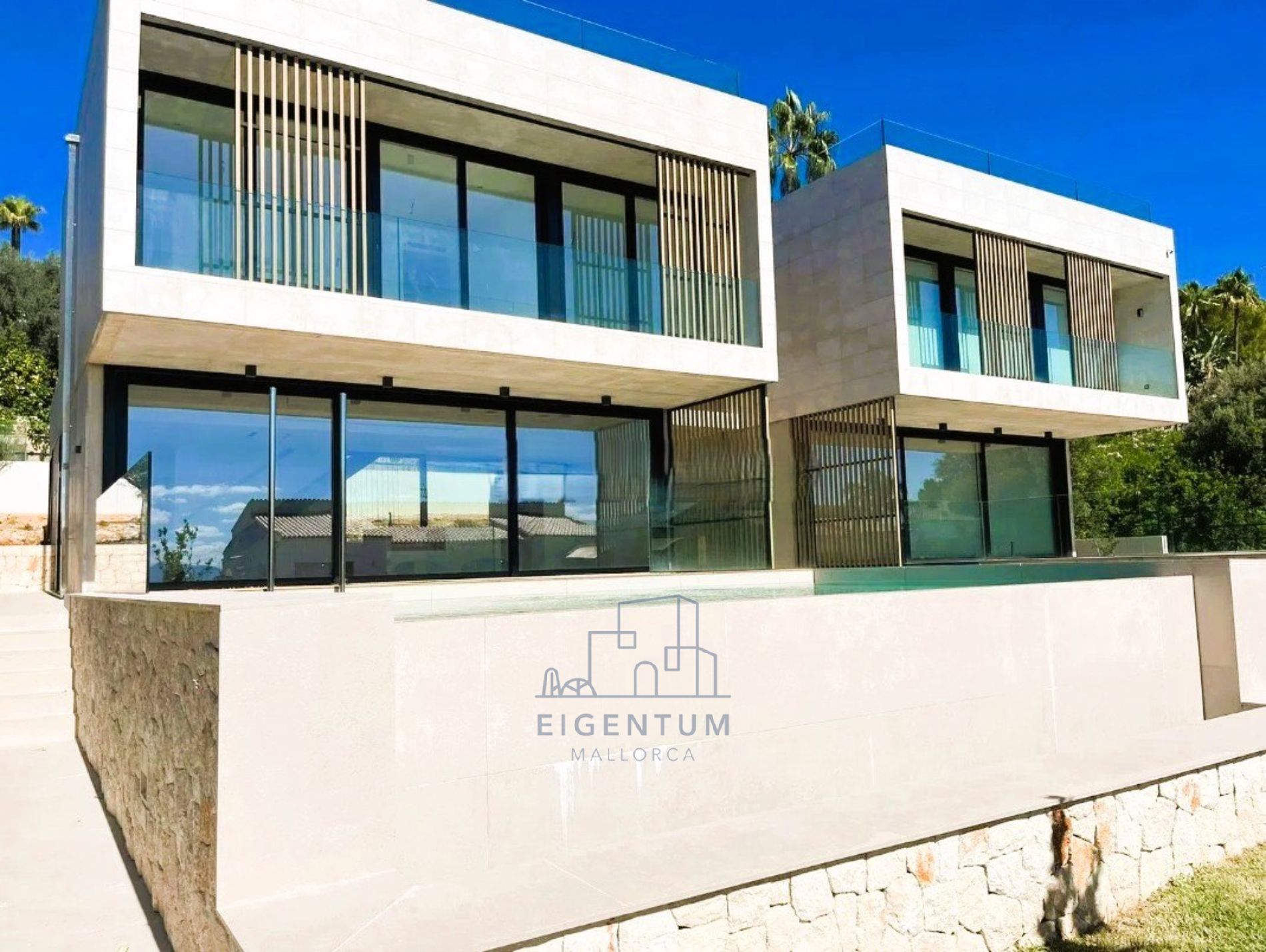 CHALET DE LUJO EN ALCANADA CON PISCINA INFINITA Y VISTAS AL MAR 