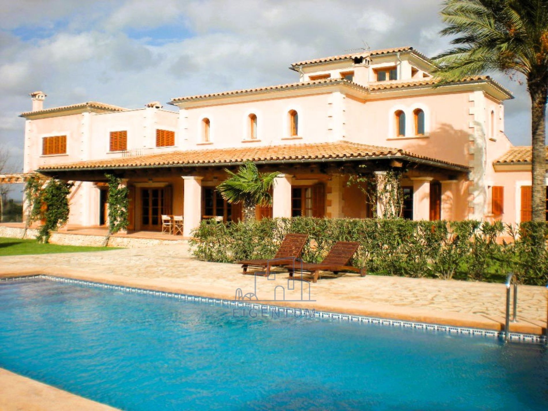 Exclusiva finca de alto standing con piscina y casa de invitados