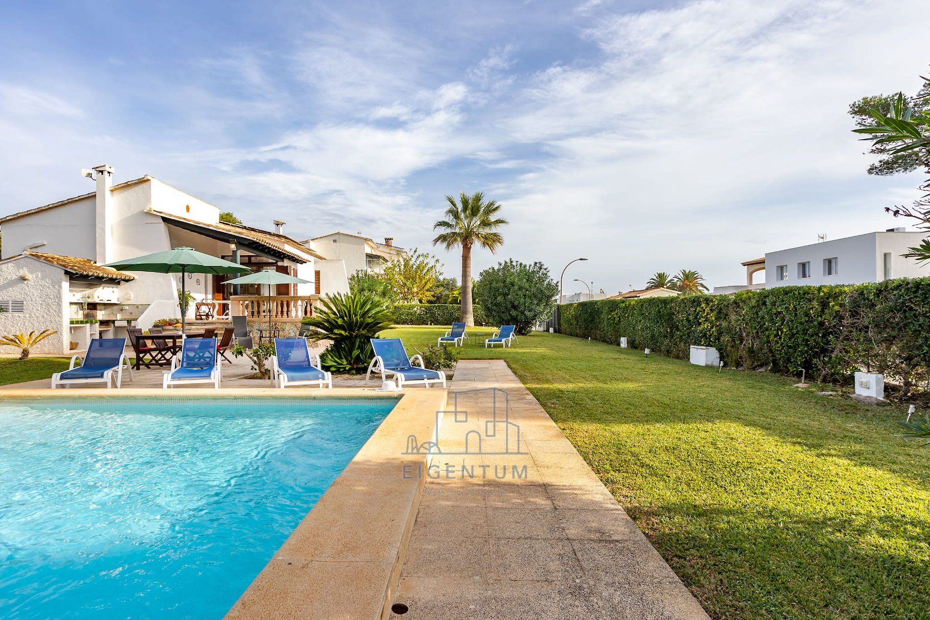  CHALET INDEPENDIENTE CON PISCINA PRIVADA EN CALA MANDIA