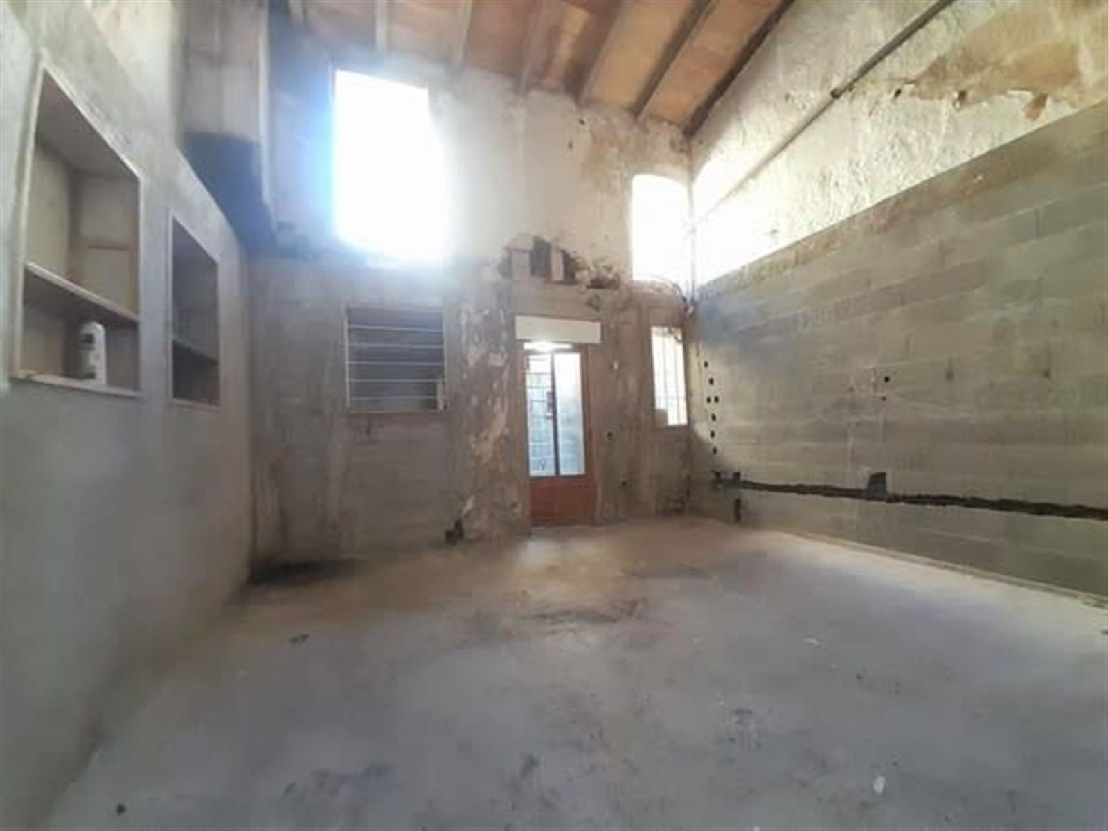 OPORTUNIDAD EN EL CENTRO DE MANACOR – CASA CON PATIO Y TERRAZA