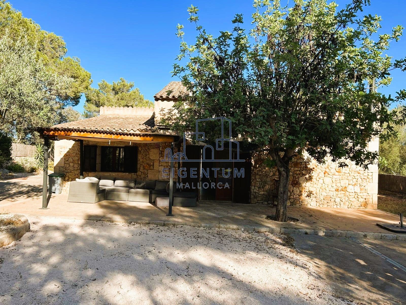 FINCA RUSTICA CERRADA CON PISCINA EN ALQUILER