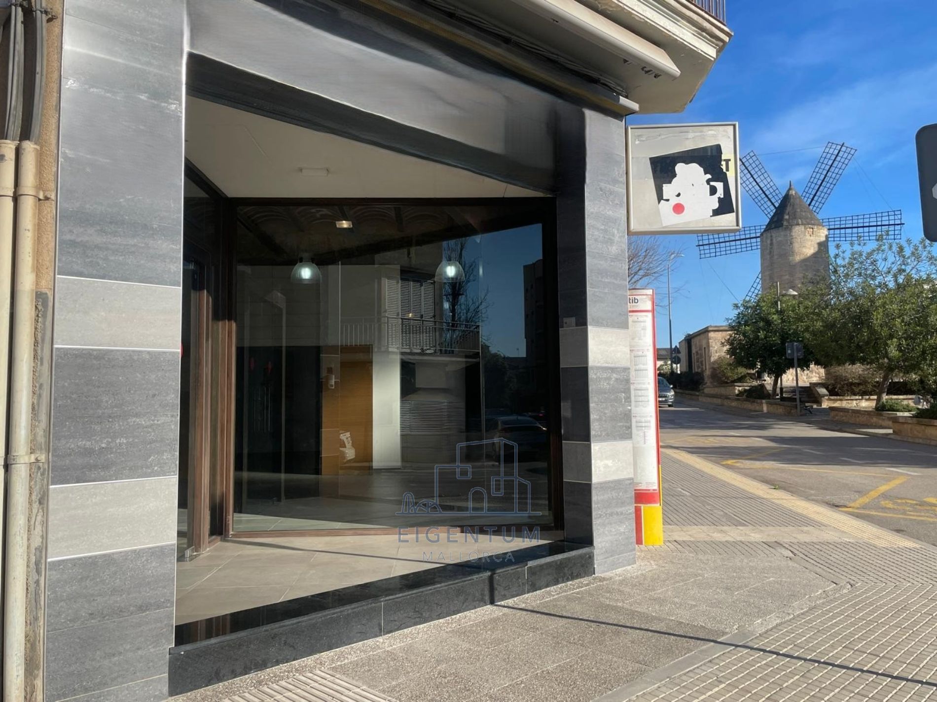 🌟 ¡Oportunidad única en Manacor! Local comercial en ubicación estratégica 🌟