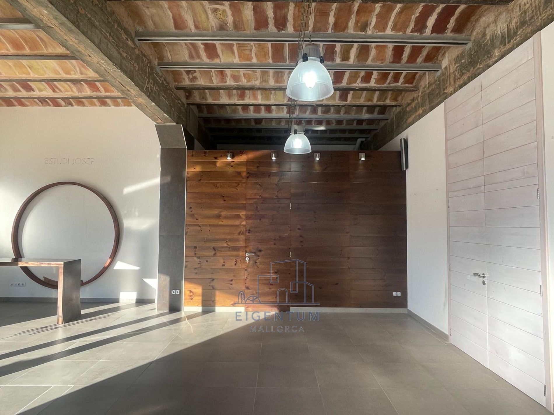 🌟 ¡Oportunidad única en Manacor! Local comercial en ubicación estratégica 🌟