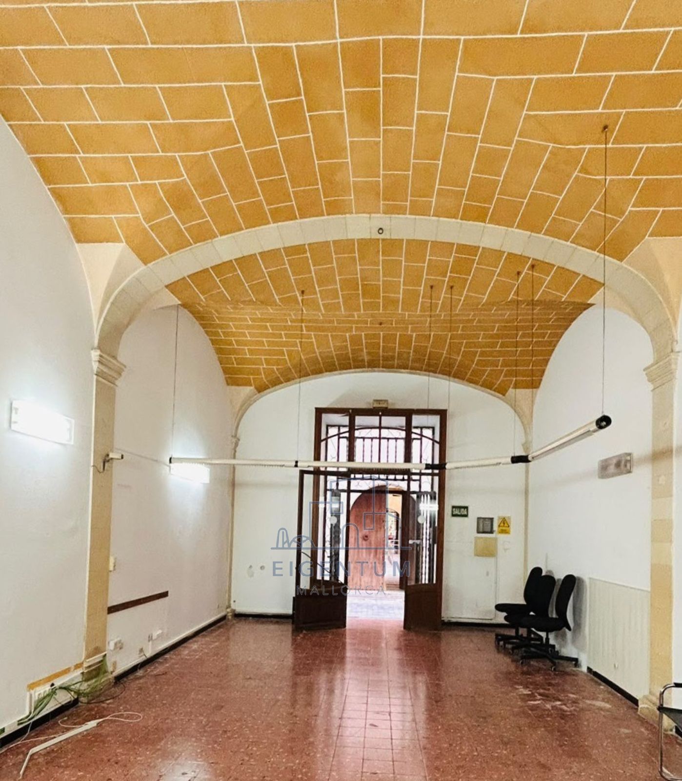 🏢 Amplio local comercial en el centro de Manacor | Excelente ubicación y luminosidad