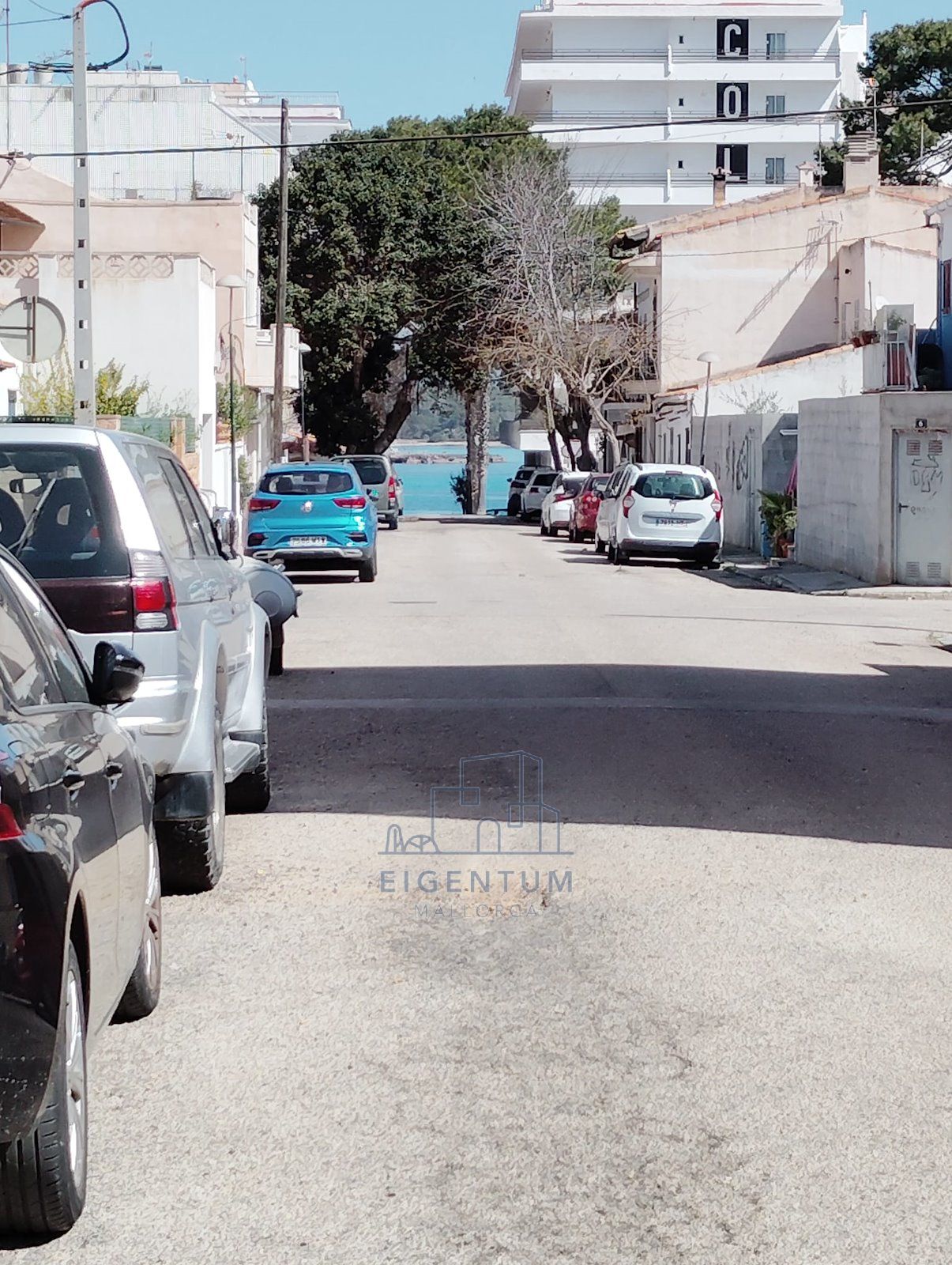 PLANTA BAJA  CERCA DEL MAR  CON COCHERA A REFORMAR 