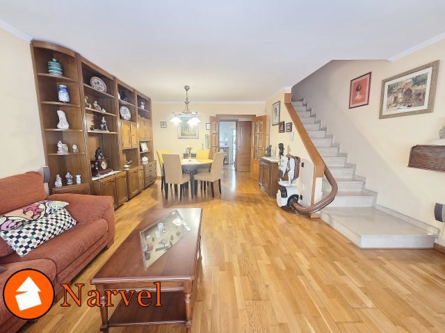 CHALET APAREADO DE 176 M2 EN ZONA JUZGADOS