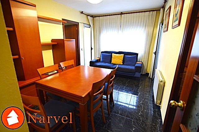 PISO DE TRES HABITACIONES EN EL CENTRO!!